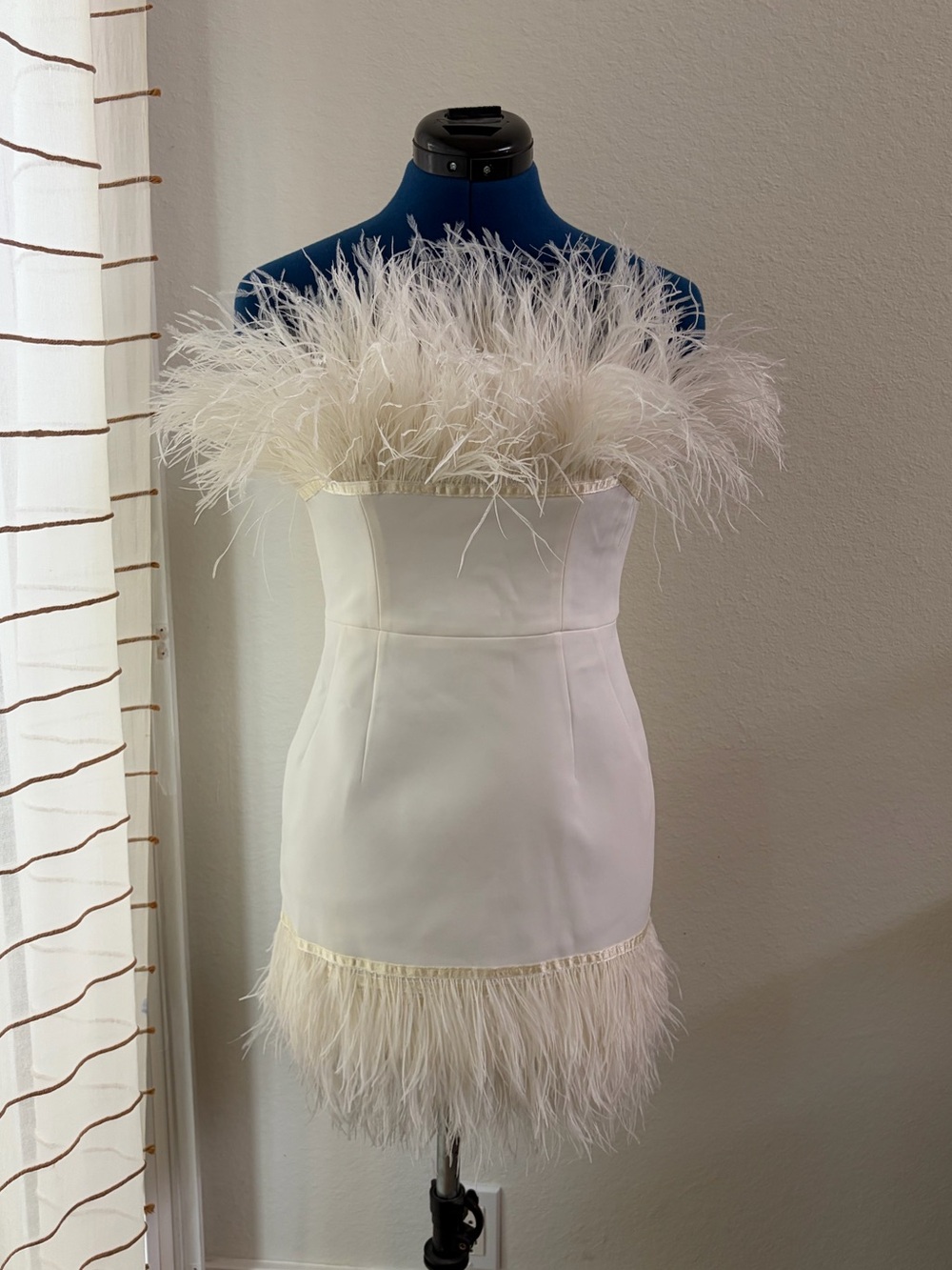 NEW! Bronx and Banco Lola Blanc Mini Feather Dress in White Size S - Picture 2 of 16
